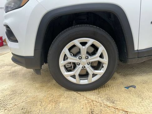 Used 2024 Jeep Compass Latitude AWD/4WD image 19