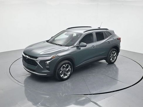 Used 2025 Chevrolet Trax LT w/ Driver Confidence Package FWD image 41