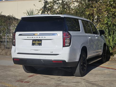 Used 2022 Chevrolet Suburban LT w/ Luxury Package image 3