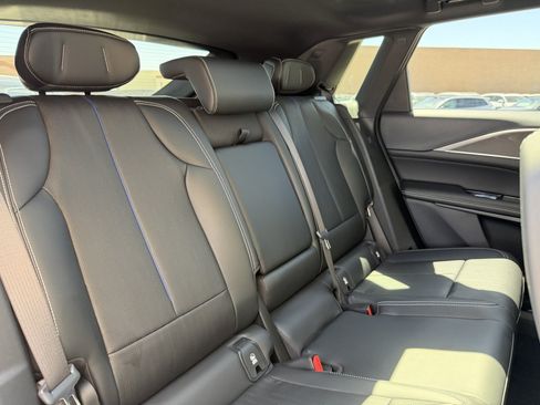 Used 2024 Cadillac Lyriq Sport RWD image 39