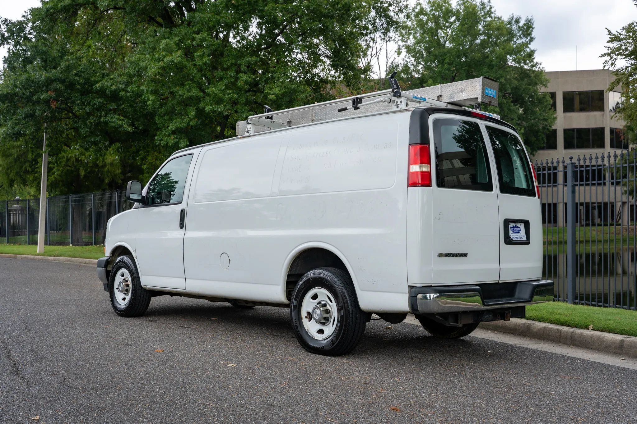 Used 2018 Chevrolet Express 2500 w/ Driver Convenience Package RWD image 8
