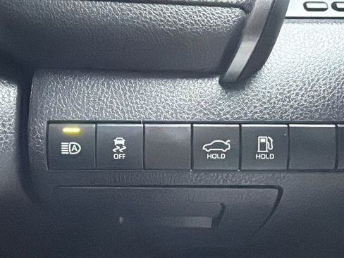 Used 2020 Toyota Camry SE w/ Carpet Mat Package image 17