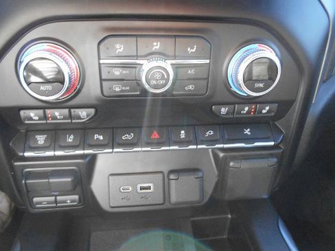 Used 2022 GMC Sierra 3500 Denali w/ Denali Ultimate Package AWD/4WD image 11