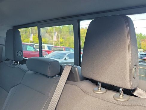 New 2026 GMC Sierra 1500 SLE w/ Preferred Package image 14