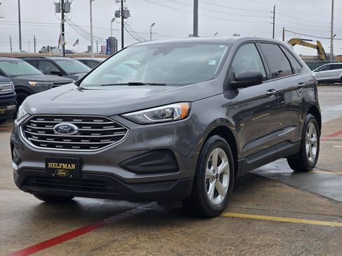 Used 2022 Ford Edge SE image 2