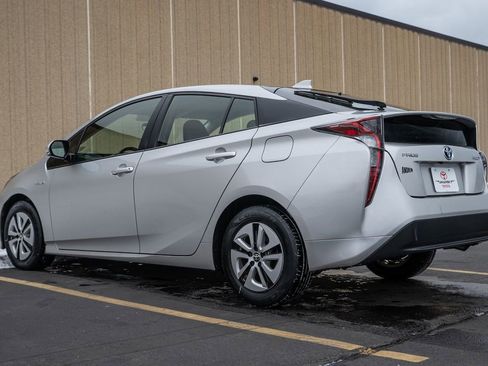 Used 2016 Toyota Prius Three image 5