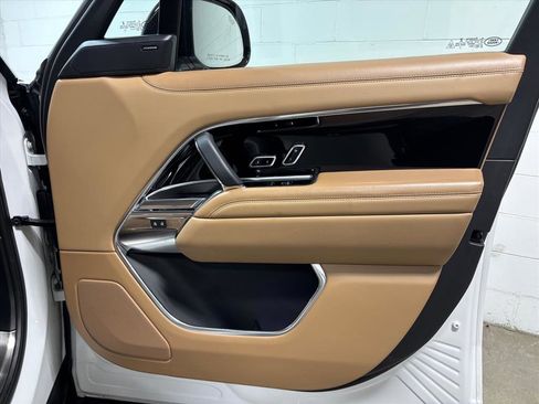 Used 2023 Land Rover Range Rover Long Wheelbase SE image 34