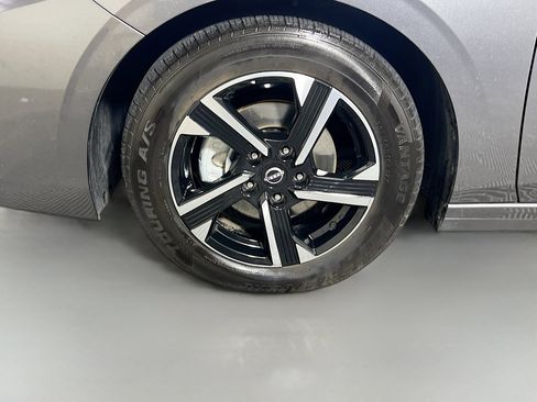 Used 2024 Nissan Sentra SV FWD image 13