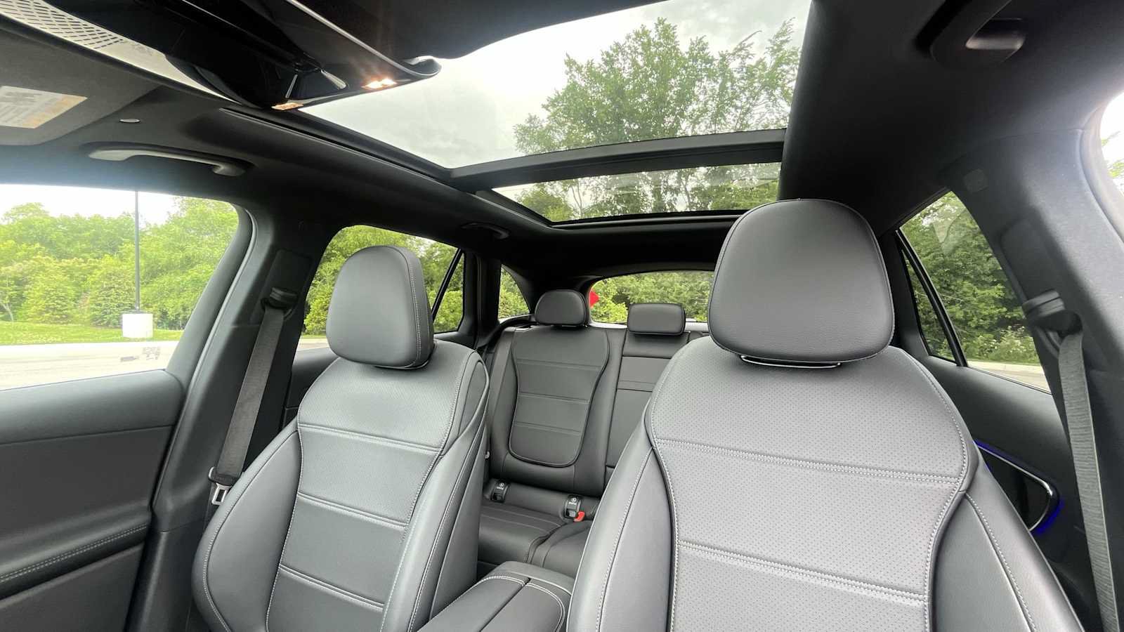 Used 2026 Mercedes-Benz GLC 300 4MATIC image 9