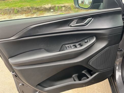 New 2025 Jeep Grand Cherokee 4WD image 18