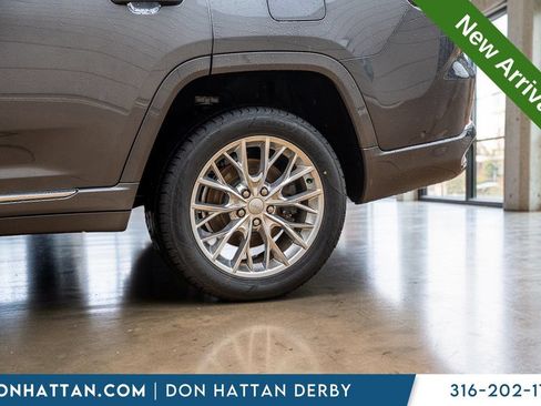 Used 2021 Jeep Grand Cherokee L Summit w/ Advanced Protech Group IV AWD/4WD image 38