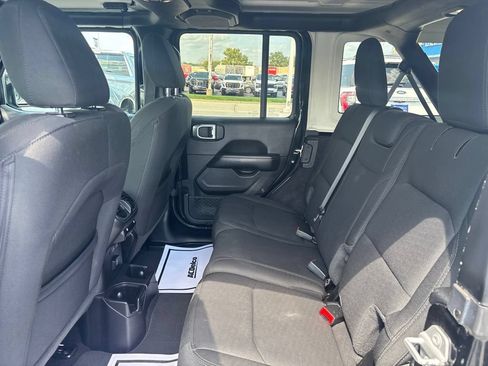 Used 2020 Jeep Wrangler Unlimited Sahara AWD/4WD image 34