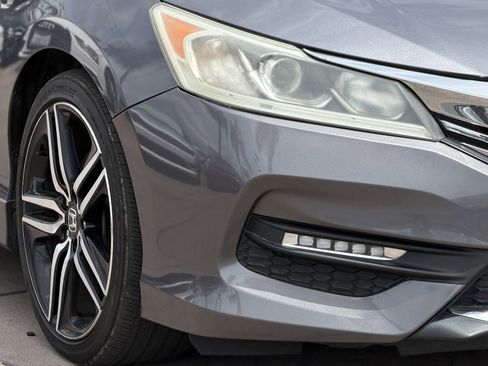 Used 2017 Honda Accord Sport image 5