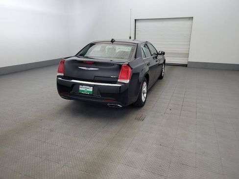 Used 2019 Chrysler 300 Touring RWD image 9