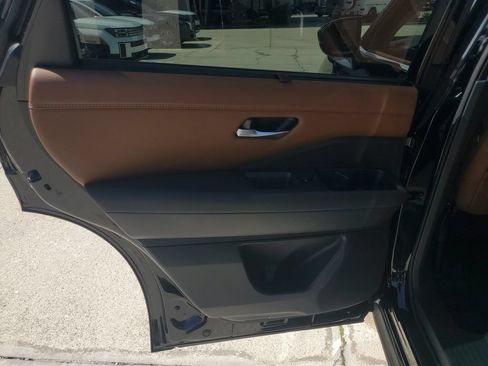 Used 2025 Nissan Pathfinder Platinum w/ Cargo Package FWD image 18