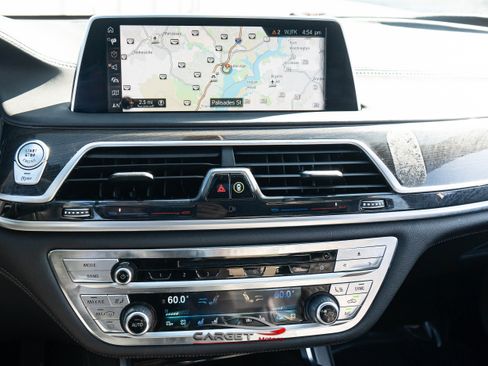 Used 2016 BMW 750i w/ M Sport Package image 31