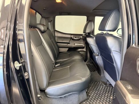 Used 2020 Toyota Tacoma Limited AWD/4WD image 7