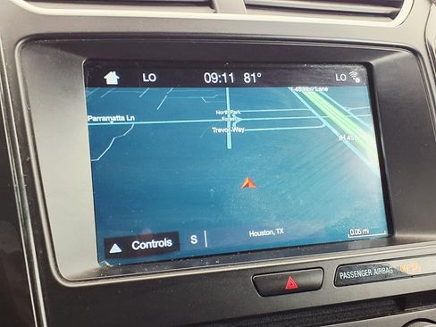 Used 2018 Ford Explorer XLT w/ Equipment Group 201A FWD image 24