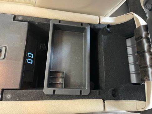 Used 2018 Ford Taurus Limited w/ Driver Assist Package FWD image 30