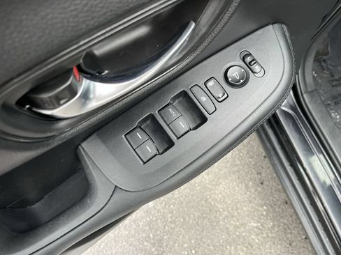 Used 2023 Honda HR-V LX image 17