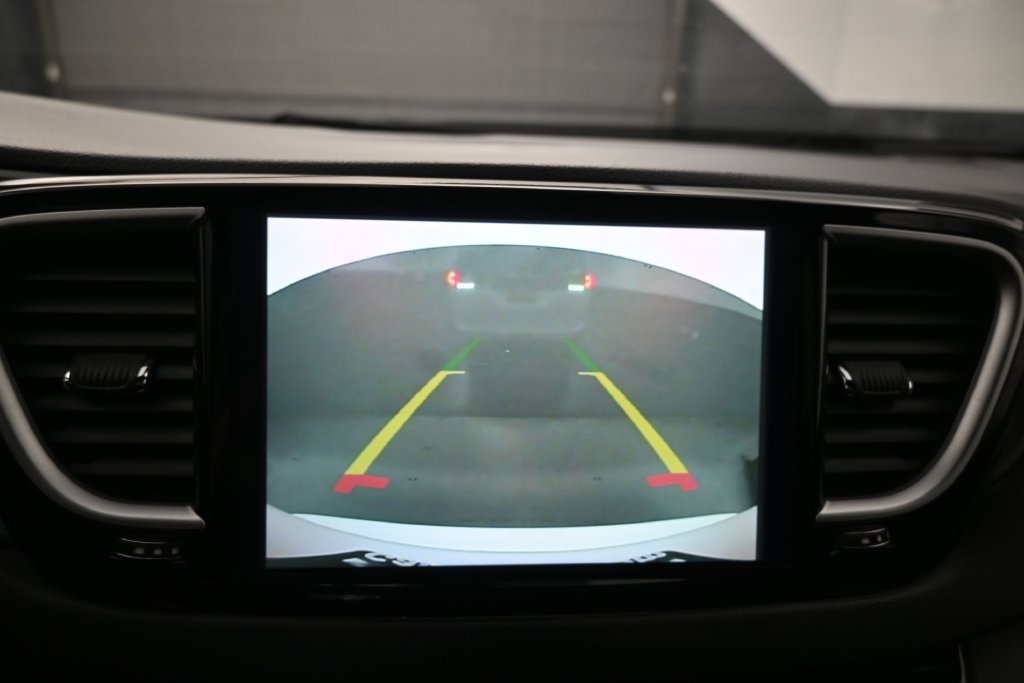 Used 2026 Chrysler Pacifica Select FWD image 8