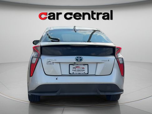 Used 2016 Toyota Prius Three Touring FWD image 4