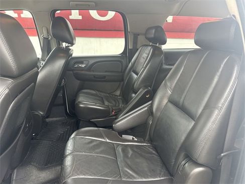 Used 2010 GMC Yukon XL SLT image 22
