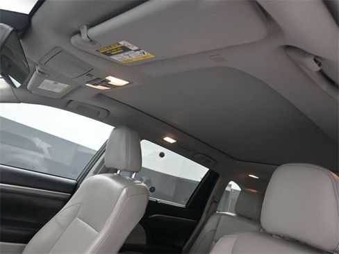 Certified 2019 Toyota Highlander Limited Platinum image 23