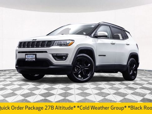 Used 2018 Jeep Compass Latitude image 2
