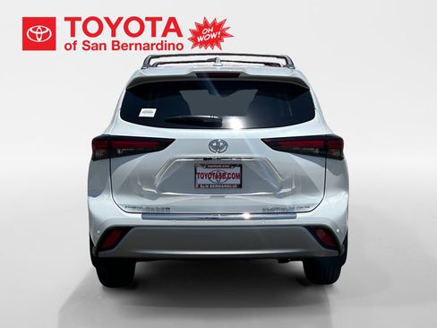 New 2025 Toyota Highlander Platinum image 4