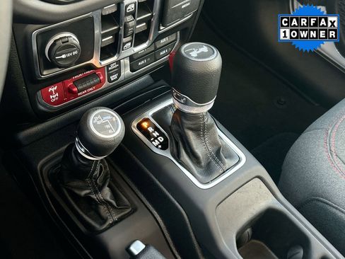 Used 2025 Jeep Wrangler Unlimited Rubicon image 21