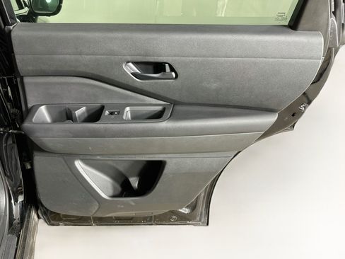Used 2025 Nissan Pathfinder SV AWD/4WD image 31