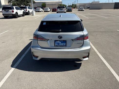 Used 2016 Lexus CT 200h w/ Seat Comfort Package FWD image 4