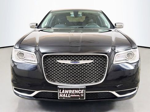 Used 2019 Chrysler 300 Touring w/ Chrome Appearance Package RWD image 2