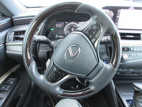 Used 2021 Lexus ES 300h 300h image 34