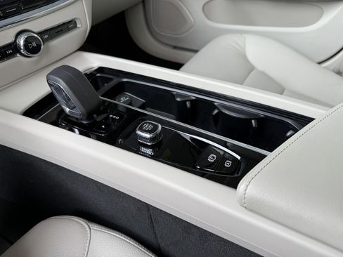 Used 2024 Volvo V60 B5 Cross Country Plus image 18