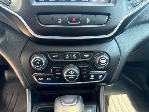 Used 2022 Jeep Cherokee Latitude Lux w/ Sun & Sound Group FWD image 26