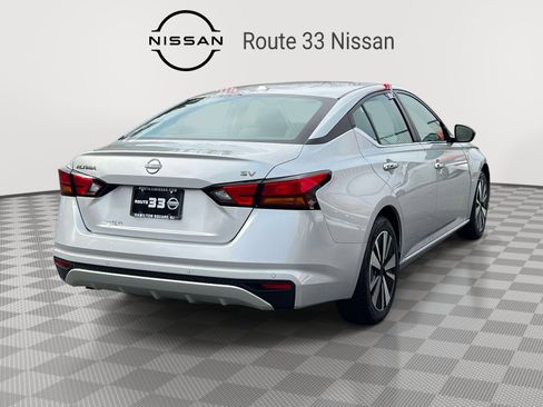 Used 2024 Nissan Altima 2.5 SV image 4