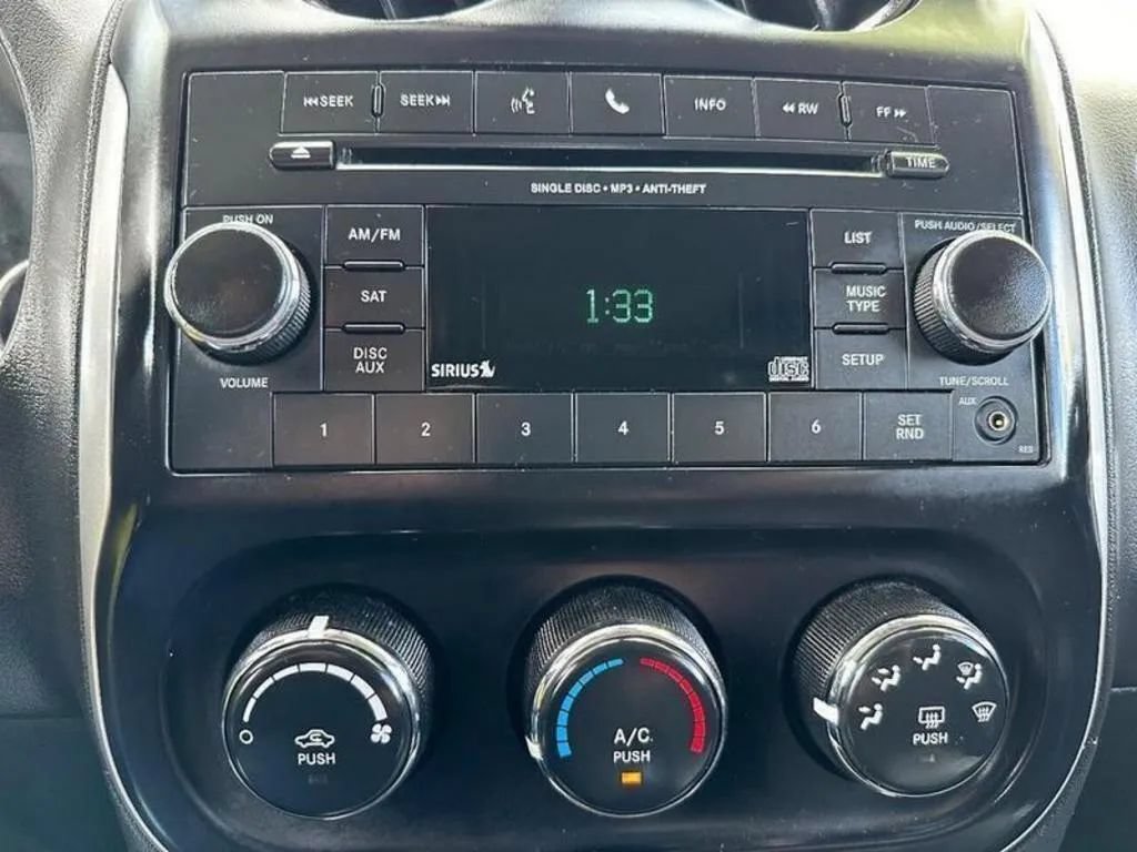 Used 2016 Jeep Compass Latitude FWD image 35