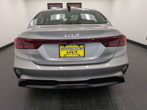 Used 2023 Kia Forte LXS w/ LXS Technology Package image 5