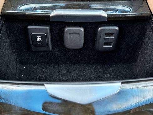 Used 2019 Cadillac Escalade ESV Platinum image 28