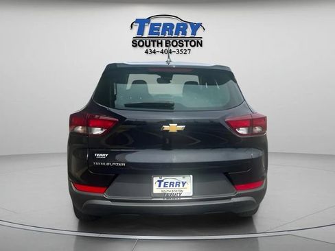 Used 2023 Chevrolet TrailBlazer LS FWD image 4