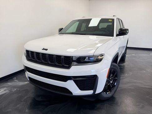 New 2026 Jeep Grand Cherokee Altitude AWD/4WD image 19