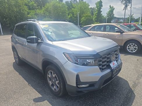 Used 2023 Honda Passport TrailSport image 3
