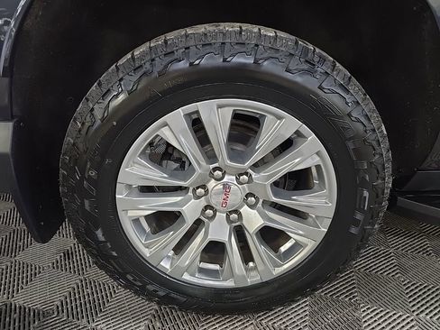 Used 2023 GMC Yukon XL Denali image 14