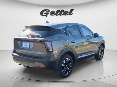 Used 2025 Nissan Kicks SV AWD/4WD image 9