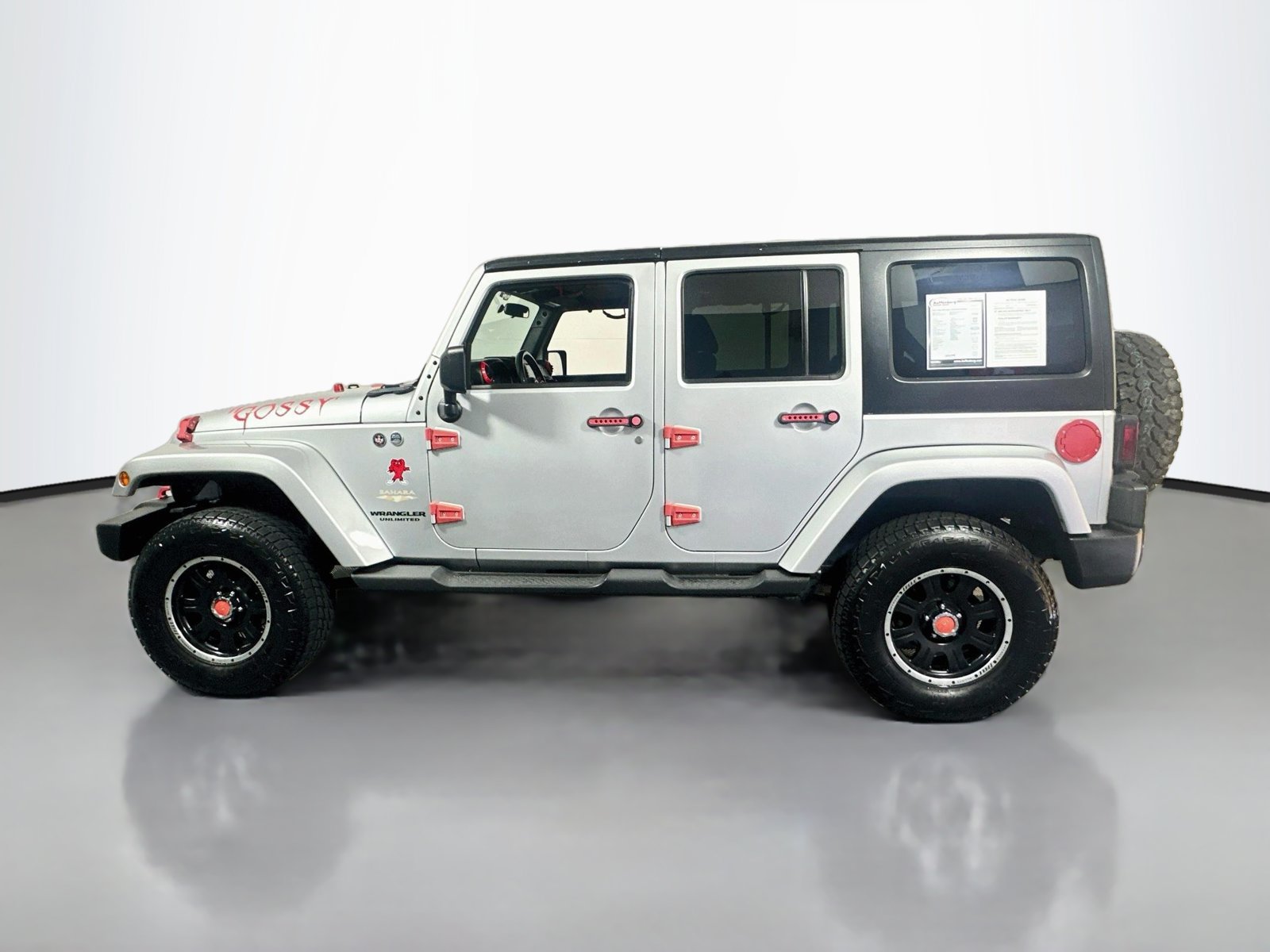Used 2011 Jeep Wrangler Unlimited Sahara w/ Connectivity Group AWD/4WD image 4