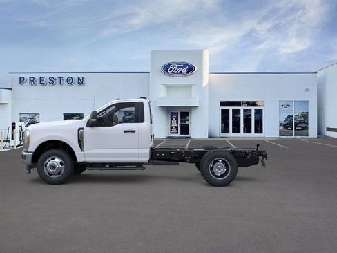 New 2025 Ford F350 XL w/ XL Chrome Package image 3