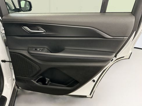 Used 2024 Jeep Grand Cherokee L Altitude image 32