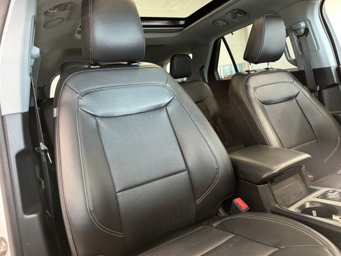 Used 2023 Ford Explorer Limited w/ Limited Technology Package AWD/4WD image 18